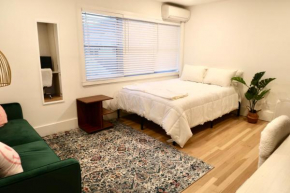 Cozy/Stylish Studio Apt off of Peach Tree Street